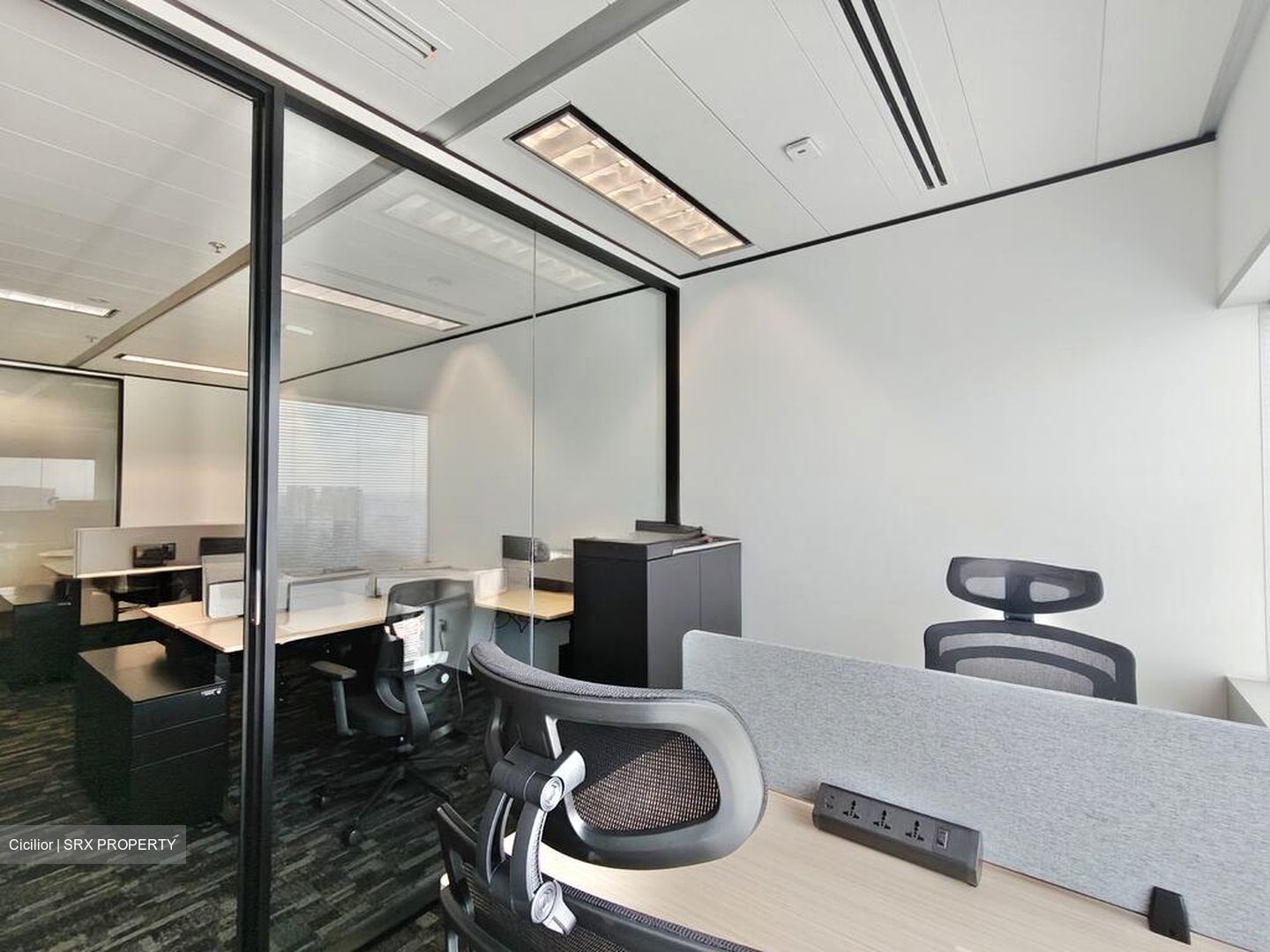 Gateway East (D7), Office #504746501